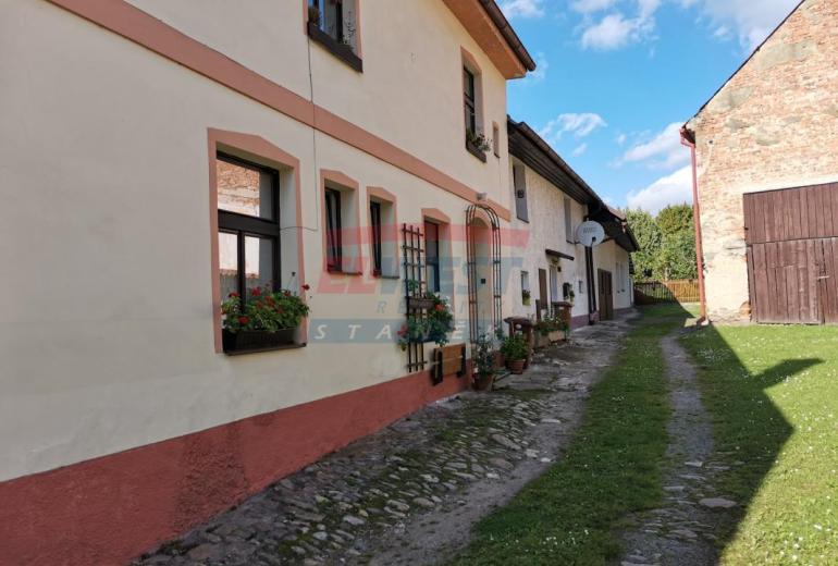 Pronájem samostatného bytu 1+kk ve zděném domě v centru Sušice