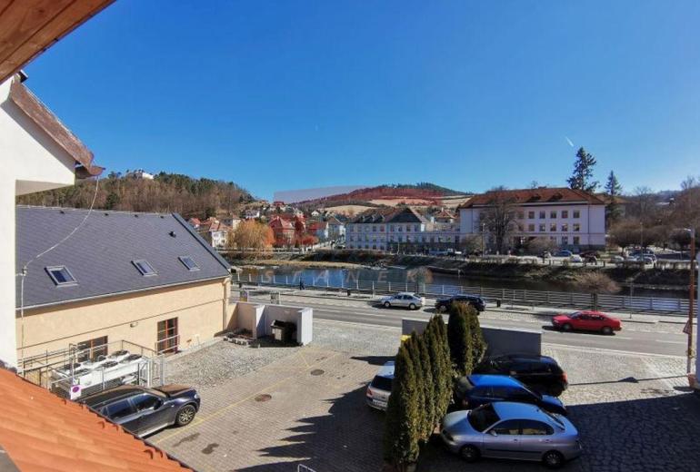 Pronájem mezonetového bytu 2+kk v centru Sušice