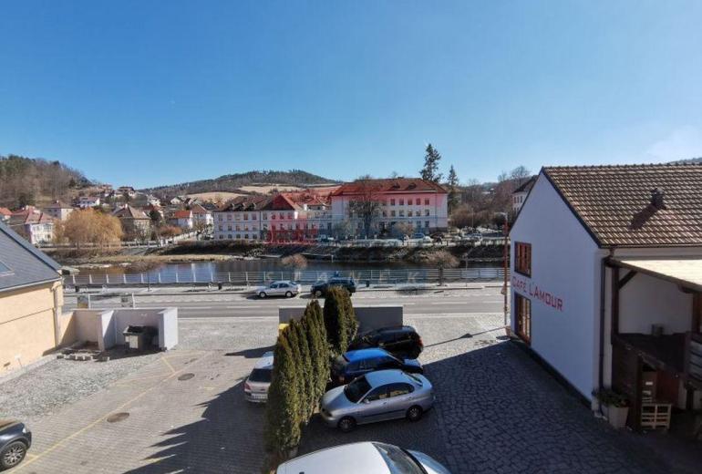 Pronájem mezonetového bytu 2+kk v centru Sušice
