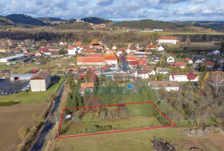 Prodej stavebního pozemku pro 2 domy 2306 m2 v Žichovicích