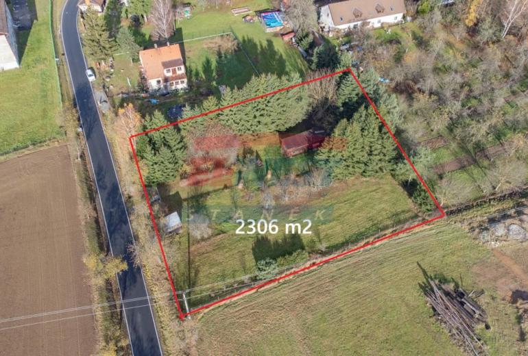 Prodej stavebního pozemku pro 2 domy 2306 m2 v Žichovicích