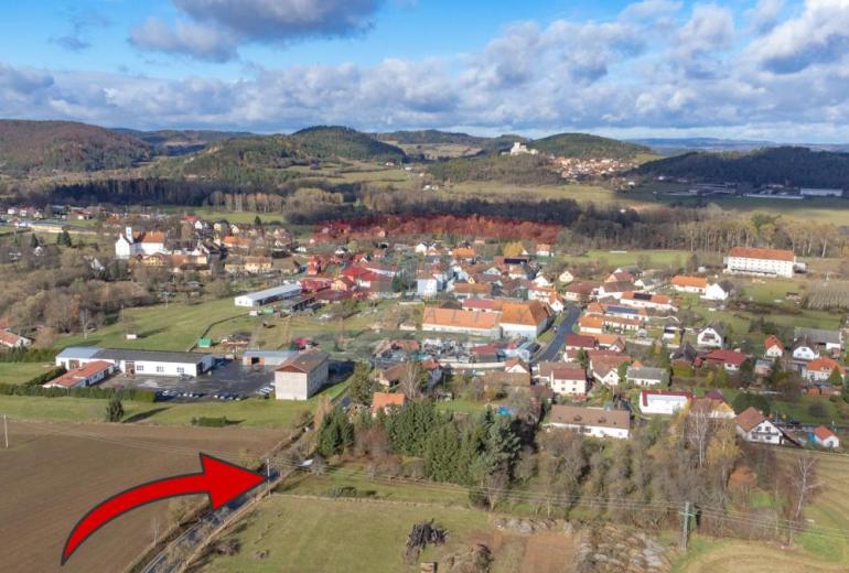 Prodej stavebního pozemku pro 2 domy 2306 m2 v Žichovicích