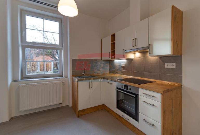 Pronájem nadstandardního bytu garsonky v areálu Rezidence Šumava v Sušici