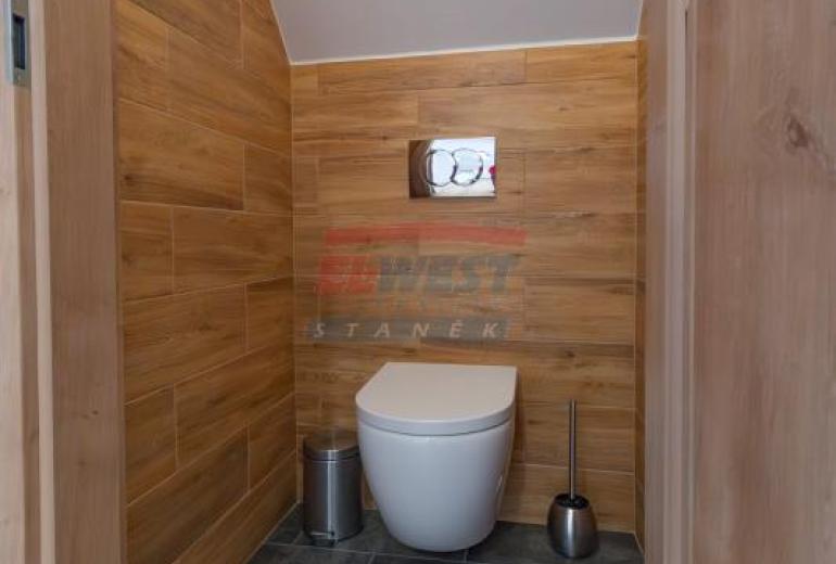 Prodej klimatizovaného apartmánu 2+kk s balkonem v Rezidenci Jiřičné u Petrovic, Šumava