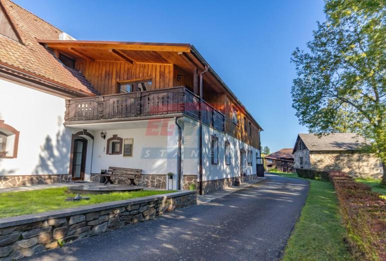 Prodej klimatizovaného apartmánu 2+kk s balkonem v Rezidenci Jiřičné u Petrovic, Šumava