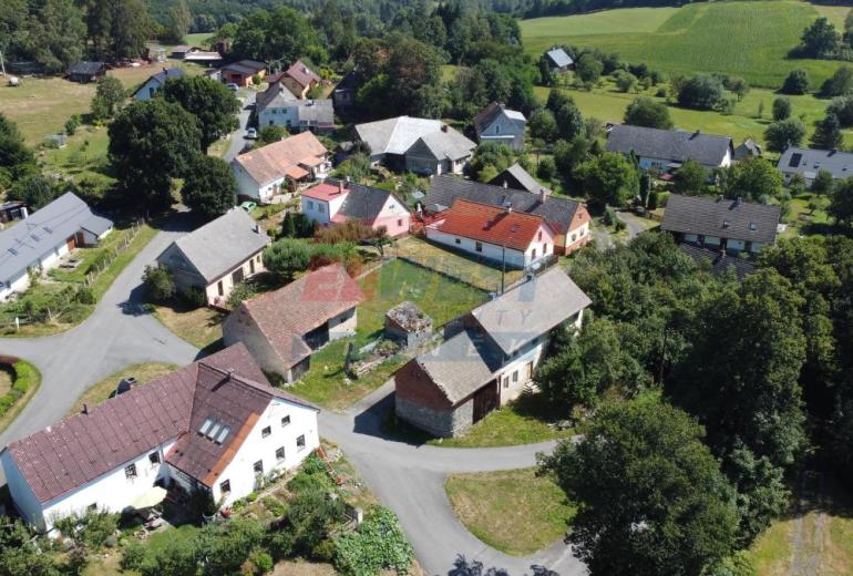 Prodej stodoly se stavebním pozemkem v Mlázovech