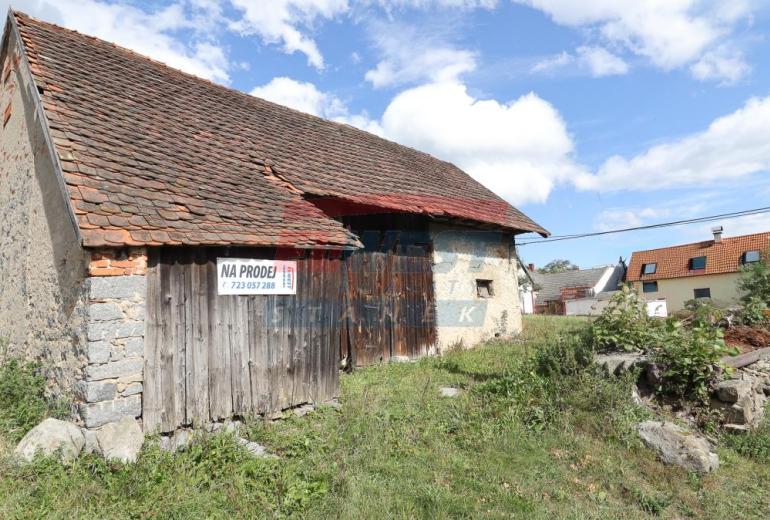 Prodej stodoly se stavebním pozemkem v Mlázovech