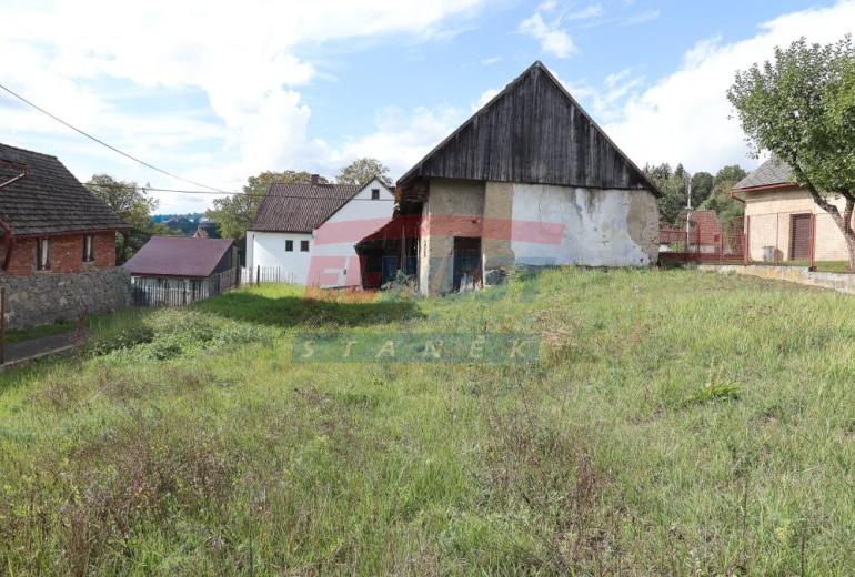 Prodej stodoly se stavebním pozemkem v Mlázovech