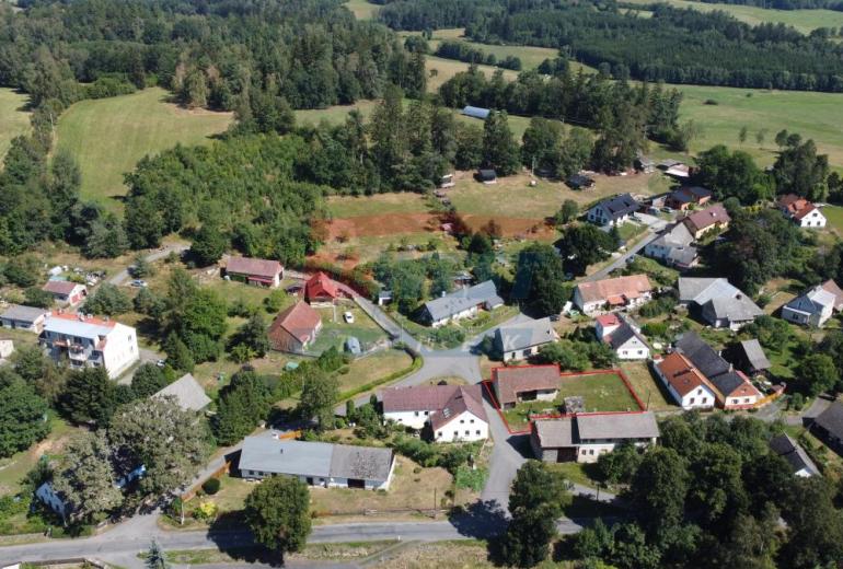 Prodej stodoly se stavebním pozemkem v Mlázovech