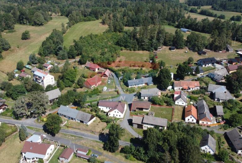 Prodej stodoly se stavebním pozemkem v Mlázovech