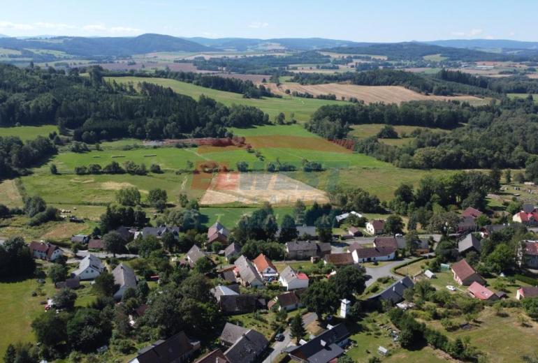 Prodej stodoly se stavebním pozemkem v Mlázovech