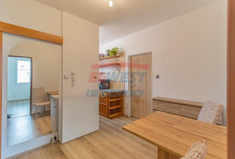 Pronájem zrekonstruovaného bytu 3+1/L v Sušici, ul. Tichá