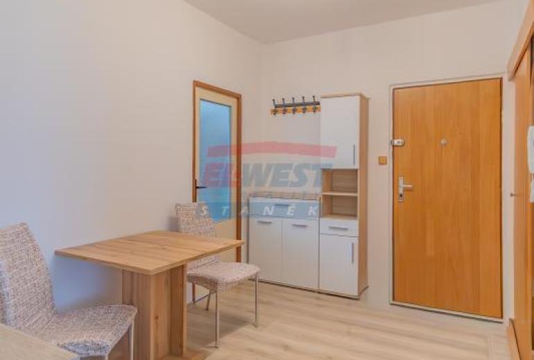 Pronájem zrekonstruovaného bytu 3+1/L v Sušici, ul. Tichá