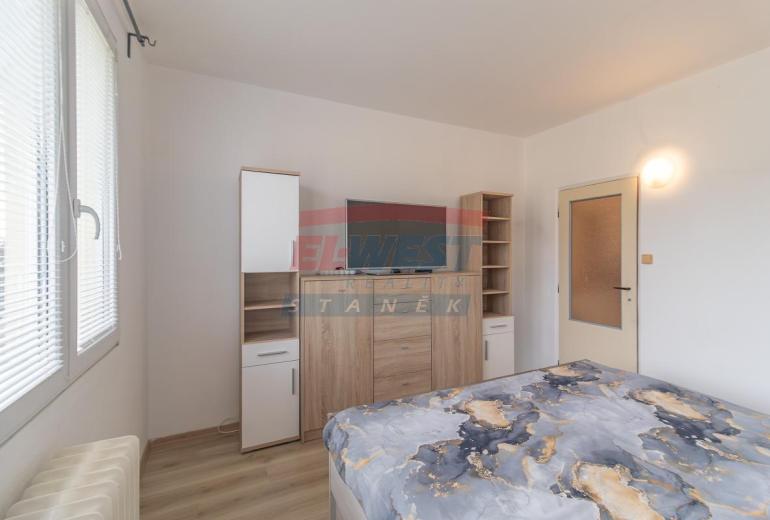 Pronájem zrekonstruovaného bytu 3+1/L v Sušici, ul. Tichá