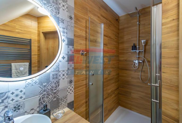 Prodej nového vybaveného apartmánu č. 4 s vlastním parkovacím stáním a zahrádkou