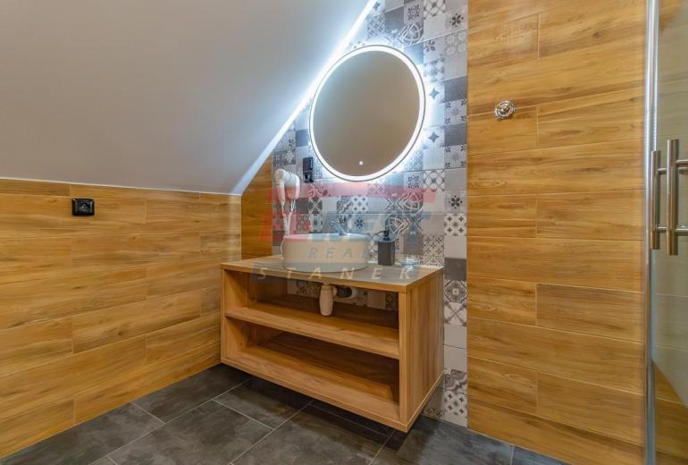 Prodej nového vybaveného apartmánu č. 4 s vlastním parkovacím stáním a zahrádkou