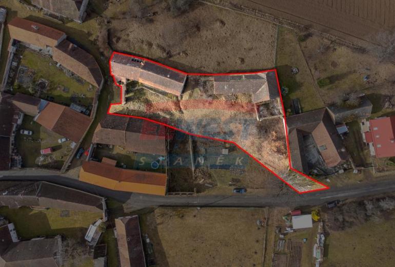 Prodej šumavského stavení s monumentální stodolou v Kadešicích u Sušice