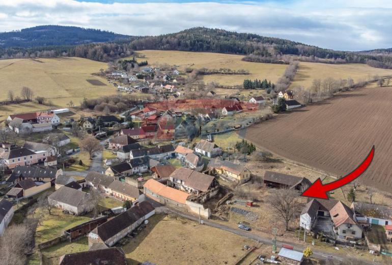 Prodej šumavského stavení s monumentální stodolou v Kadešicích u Sušice