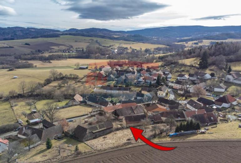 Prodej šumavského stavení s monumentální stodolou v Kadešicích u Sušice