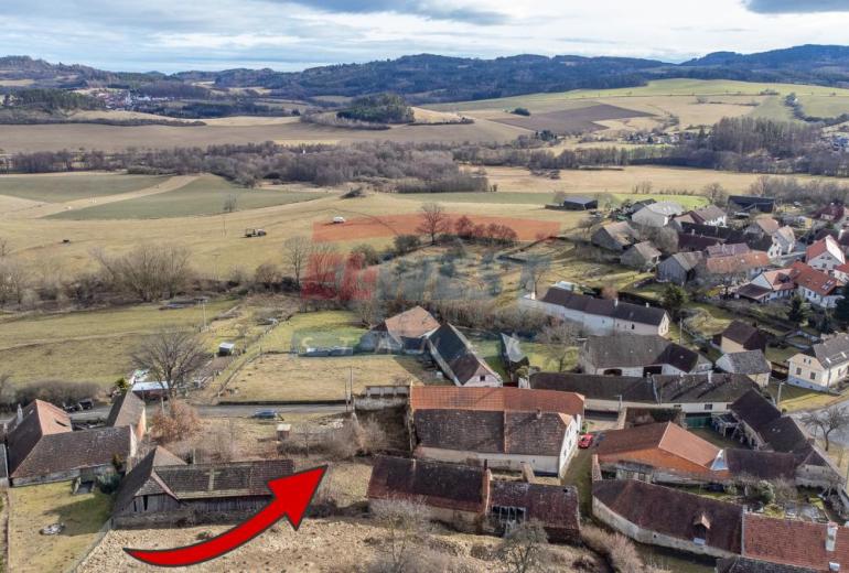 Prodej šumavského stavení s monumentální stodolou v Kadešicích u Sušice