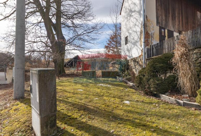 Prodej šumavského stavení s monumentální stodolou v Kadešicích u Sušice