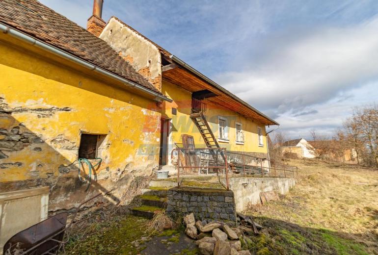 Prodej šumavského stavení s monumentální stodolou v Kadešicích u Sušice