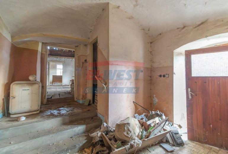 Prodej šumavského stavení s monumentální stodolou v Kadešicích u Sušice