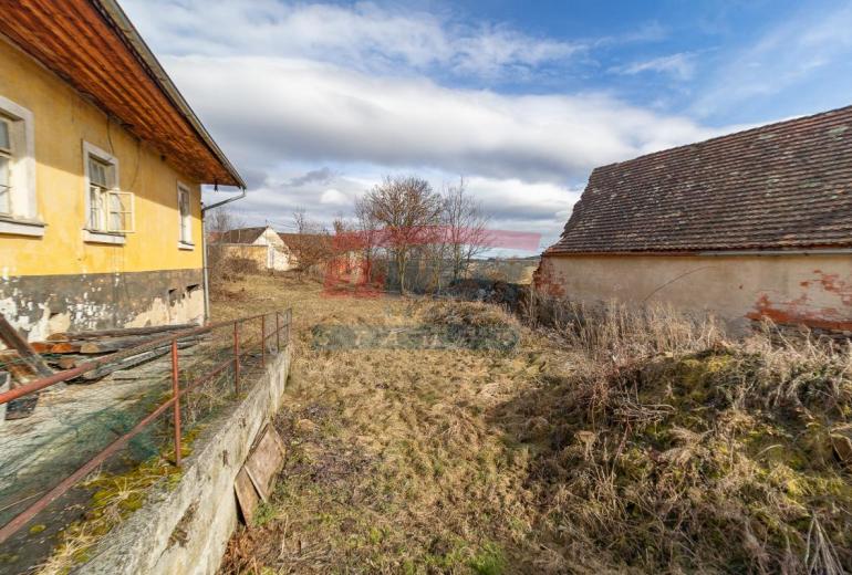 Prodej šumavského stavení s monumentální stodolou v Kadešicích u Sušice