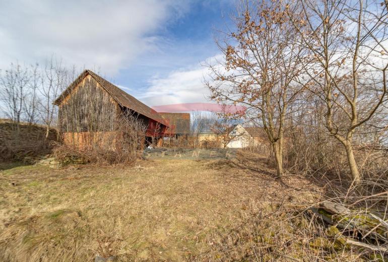 Prodej šumavského stavení s monumentální stodolou v Kadešicích u Sušice