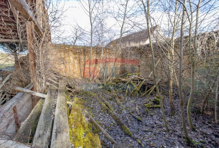 Prodej šumavského stavení s monumentální stodolou v Kadešicích u Sušice
