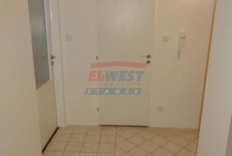 Pronájem pěkného bytu 2+1 v panelovém domě v Sušici