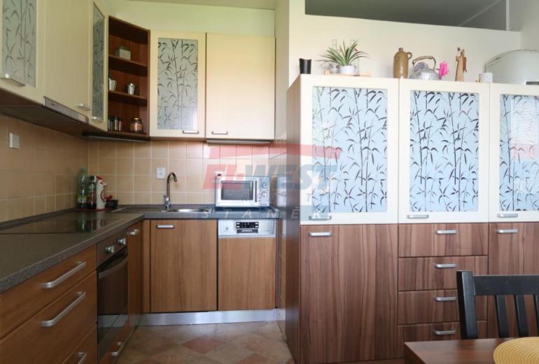 Pronájem pěkného bytu 2+1 v panelovém domě v Sušici