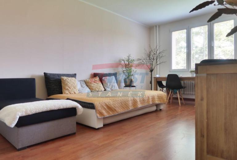 Pronájem pěkného bytu 2+1 v panelovém domě v Sušici