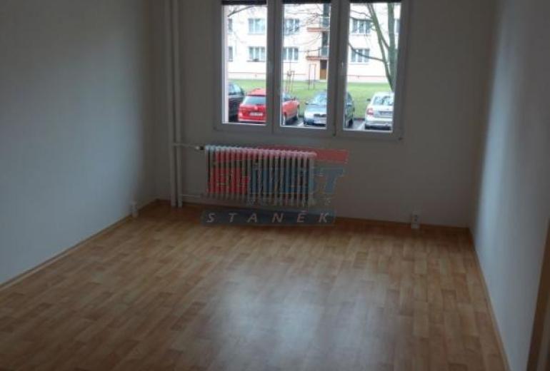 Pronájem pěkného bytu 2+1 v panelovém domě v Sušici