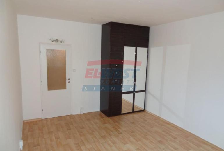 Pronájem pěkného bytu 2+1 v panelovém domě v Sušici