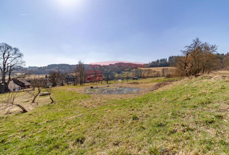 Slunný stavební pozemek s výhledem– brána do Šumavy, Mokrosuky