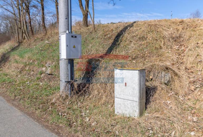 Slunný stavební pozemek s výhledem– brána do Šumavy, Mokrosuky