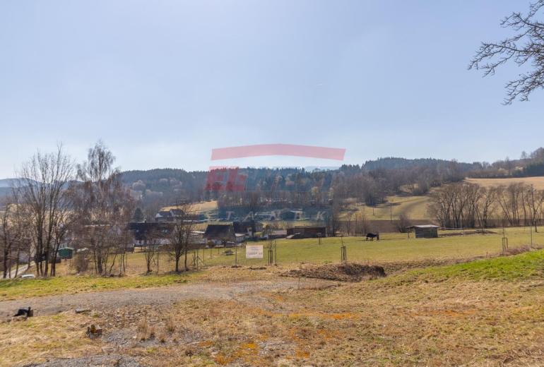 Slunný stavební pozemek s výhledem– brána do Šumavy, Mokrosuky