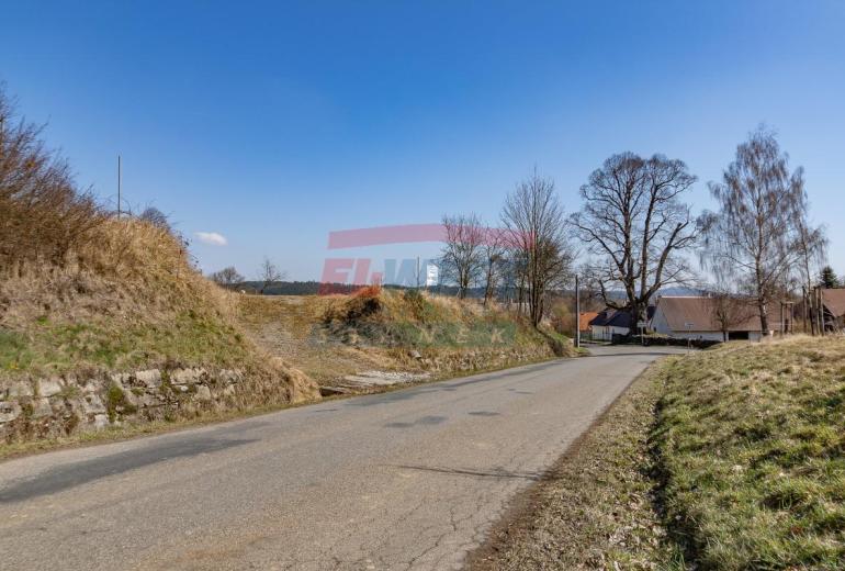 Slunný stavební pozemek s výhledem– brána do Šumavy, Mokrosuky