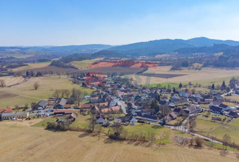 Slunný stavební pozemek s výhledem– brána do Šumavy, Mokrosuky