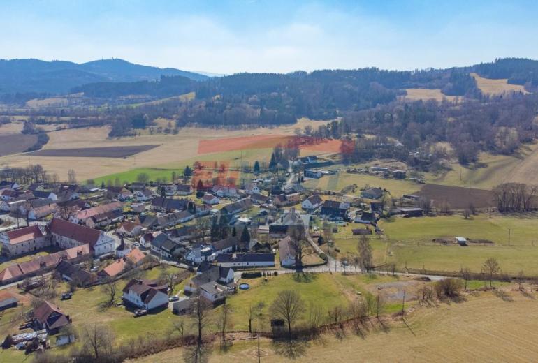 Slunný stavební pozemek s výhledem– brána do Šumavy, Mokrosuky