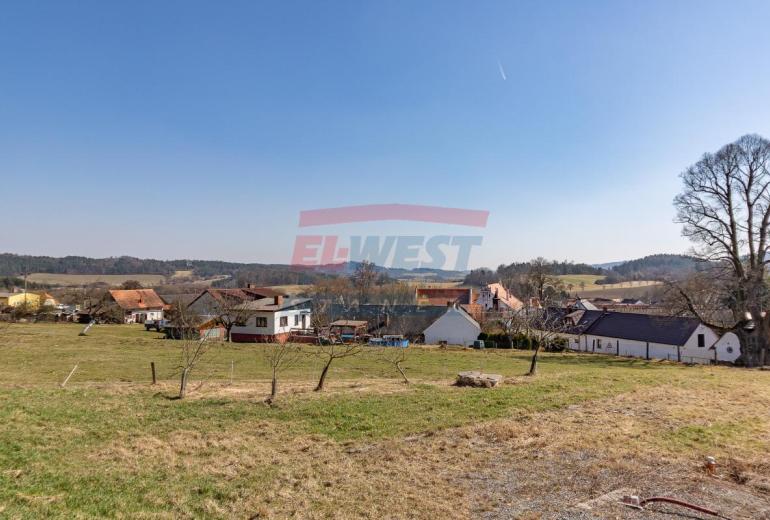 Slunný stavební pozemek s výhledem– brána do Šumavy, Mokrosuky