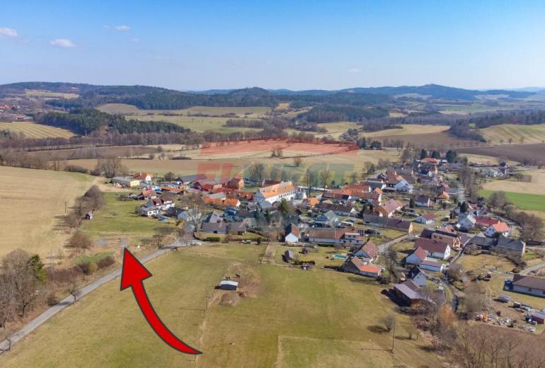 Slunný stavební pozemek s výhledem– brána do Šumavy, Mokrosuky