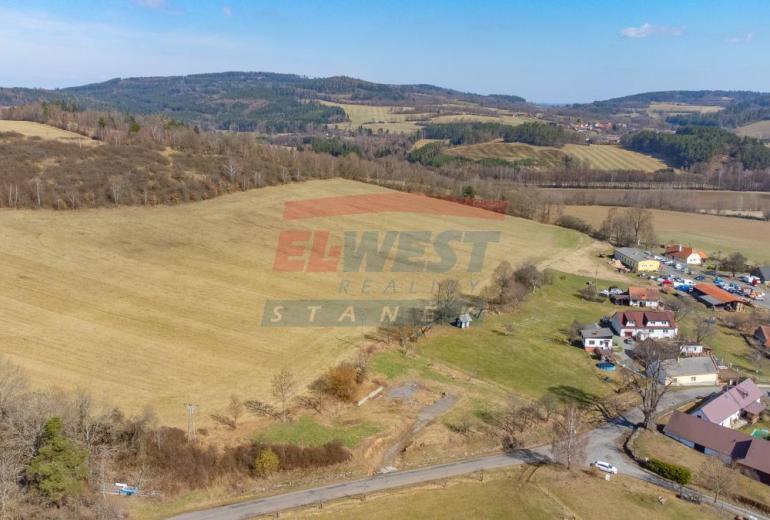 Slunný stavební pozemek s výhledem– brána do Šumavy, Mokrosuky