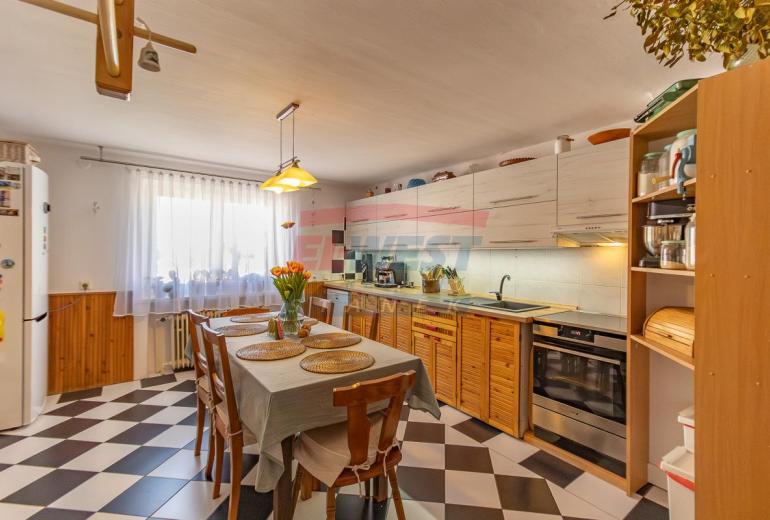 Prodej rodinného domu se dvěma byty a zahradou u parku v Klatovech