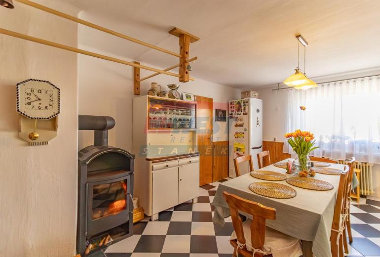 Prodej rodinného domu se dvěma byty a zahradou u parku v Klatovech