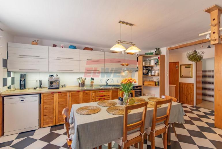 Prodej rodinného domu se dvěma byty a zahradou u parku v Klatovech