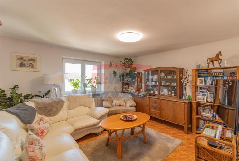 Prodej rodinného domu se dvěma byty a zahradou u parku v Klatovech