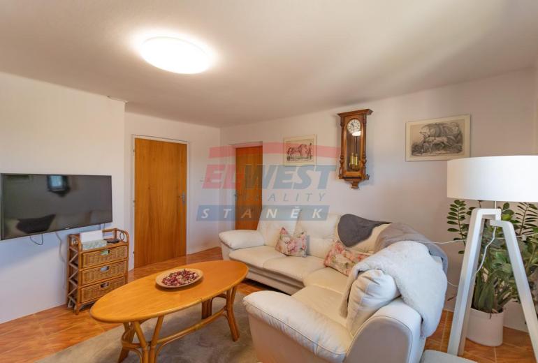 Prodej rodinného domu se dvěma byty a zahradou u parku v Klatovech