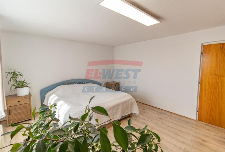 Prodej rodinného domu se dvěma byty a zahradou u parku v Klatovech